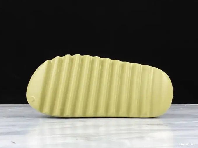 hype Yeezy Slides 'Resin' Adidas FX0494 0605